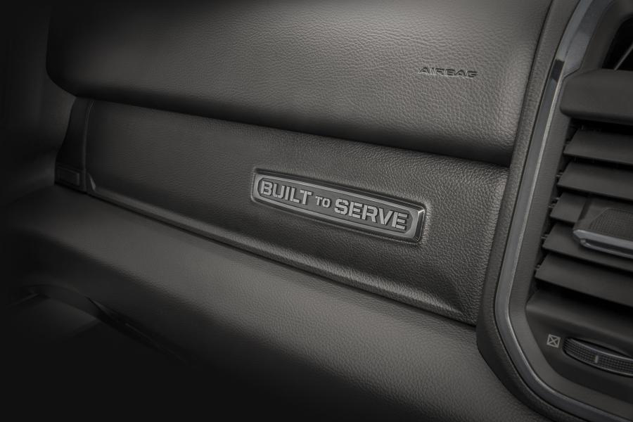 Детали интерьера Ram 1500 Built to Serve (DT) 2019 года  (фото 9 из 10)